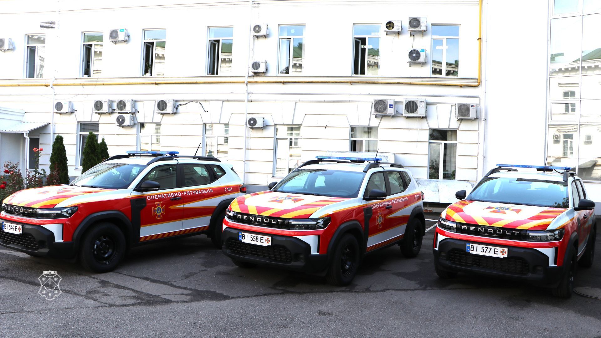 Офіцерам-рятувальникам Полтавської громади передали спецавтомобілі
