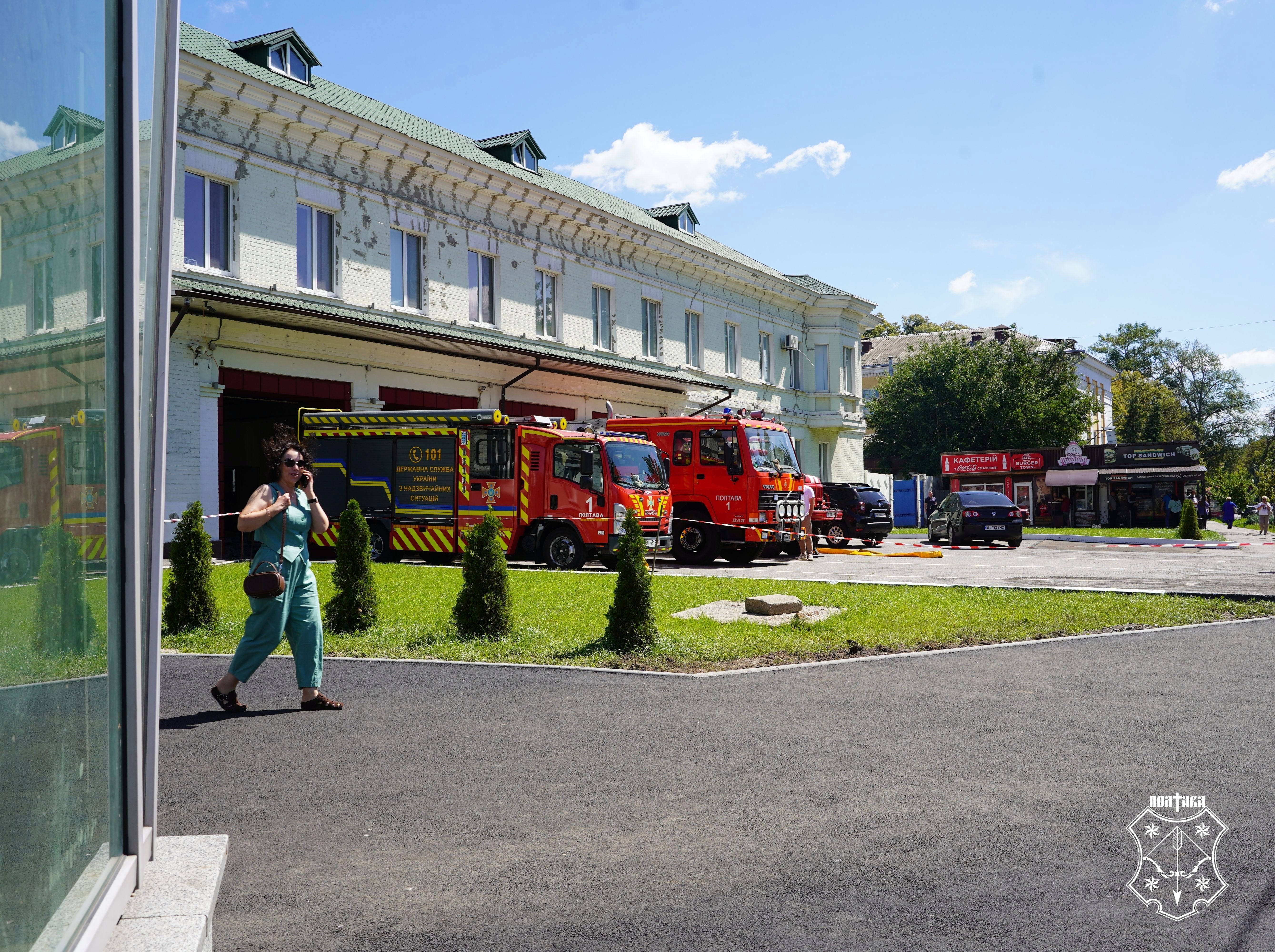 У Полтаві впорядковують територію біля пожежно-рятувальної частини №1