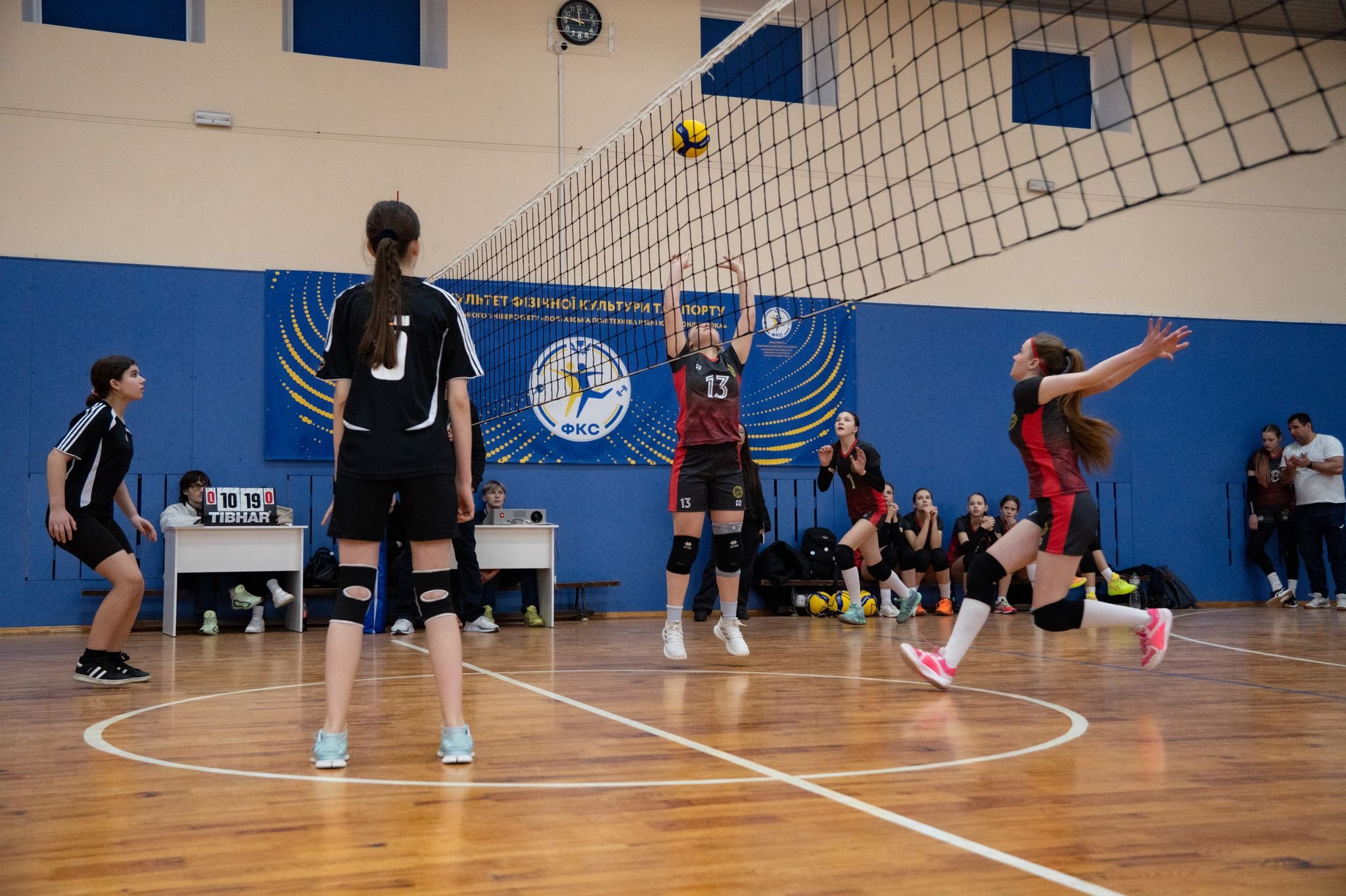 «Пліч-о-пліч. Всеукраїнські шкільні ліги»: визначились переможці міського етапу змагань з волейболу серед дівчат