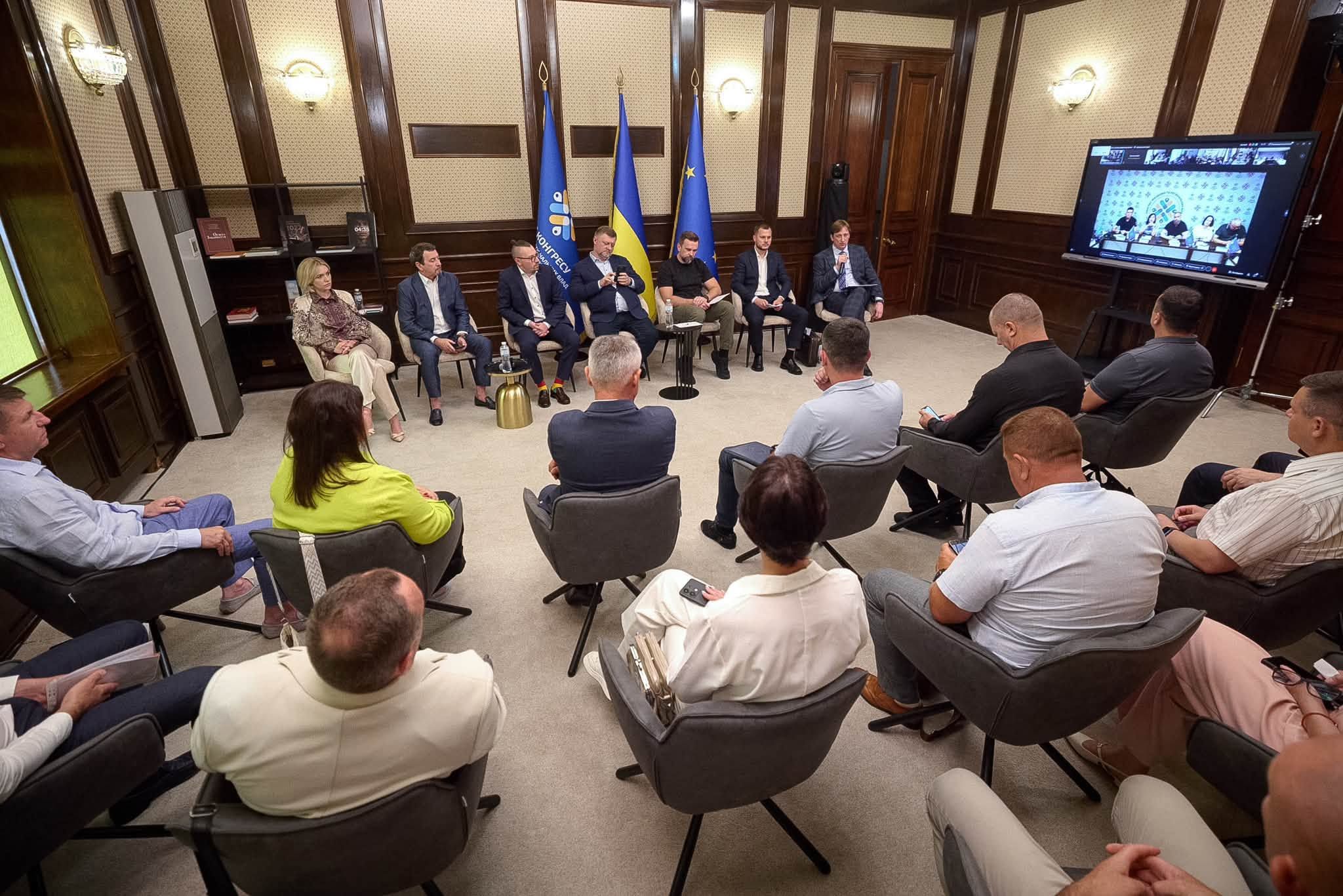 На Конгресових слуханнях обговорили підготовку до нового навчального року та безпеку освітнього процесу
