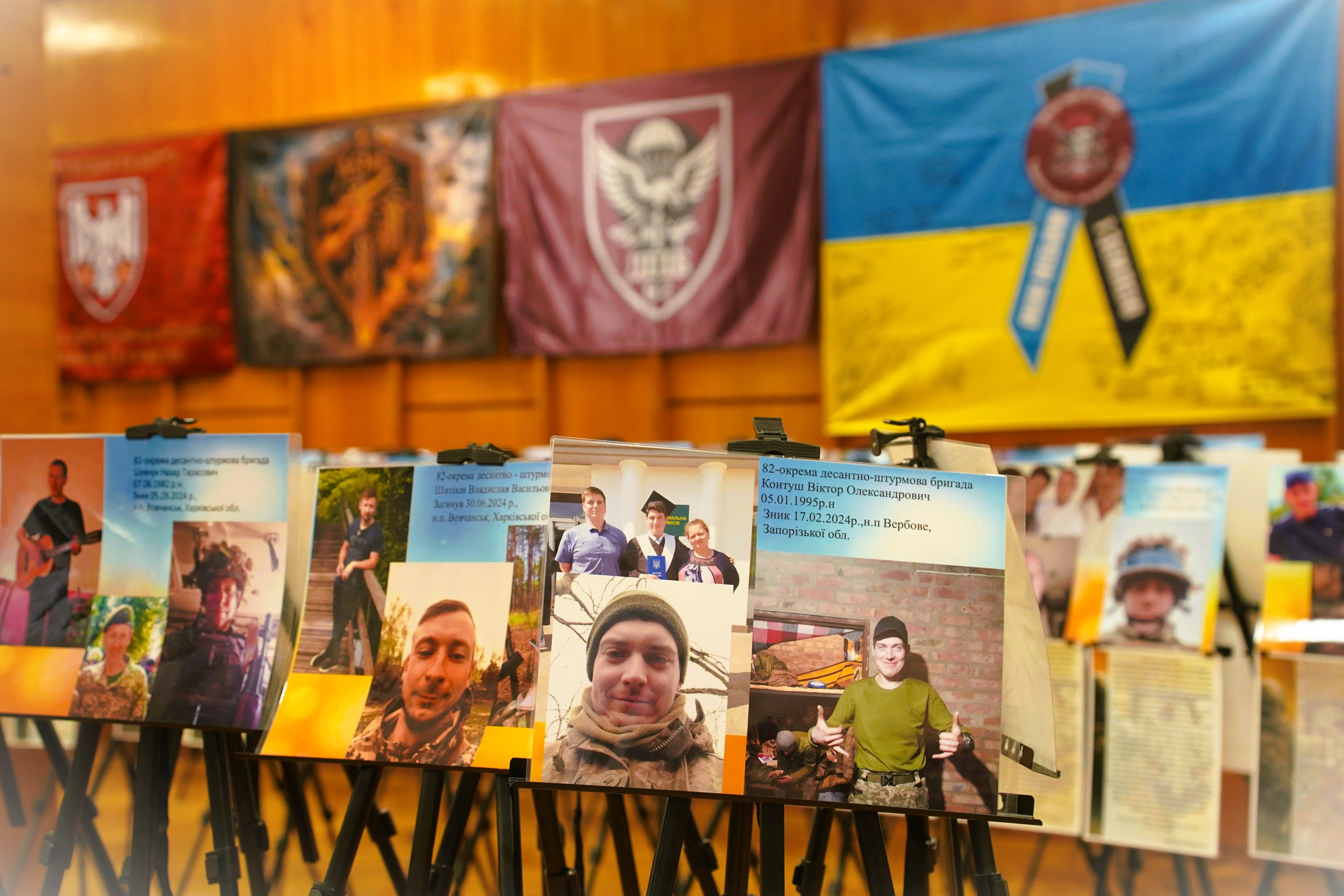 "Не народжені для війни": у Полтаві відкрили фотовиставку пам’яті та надії