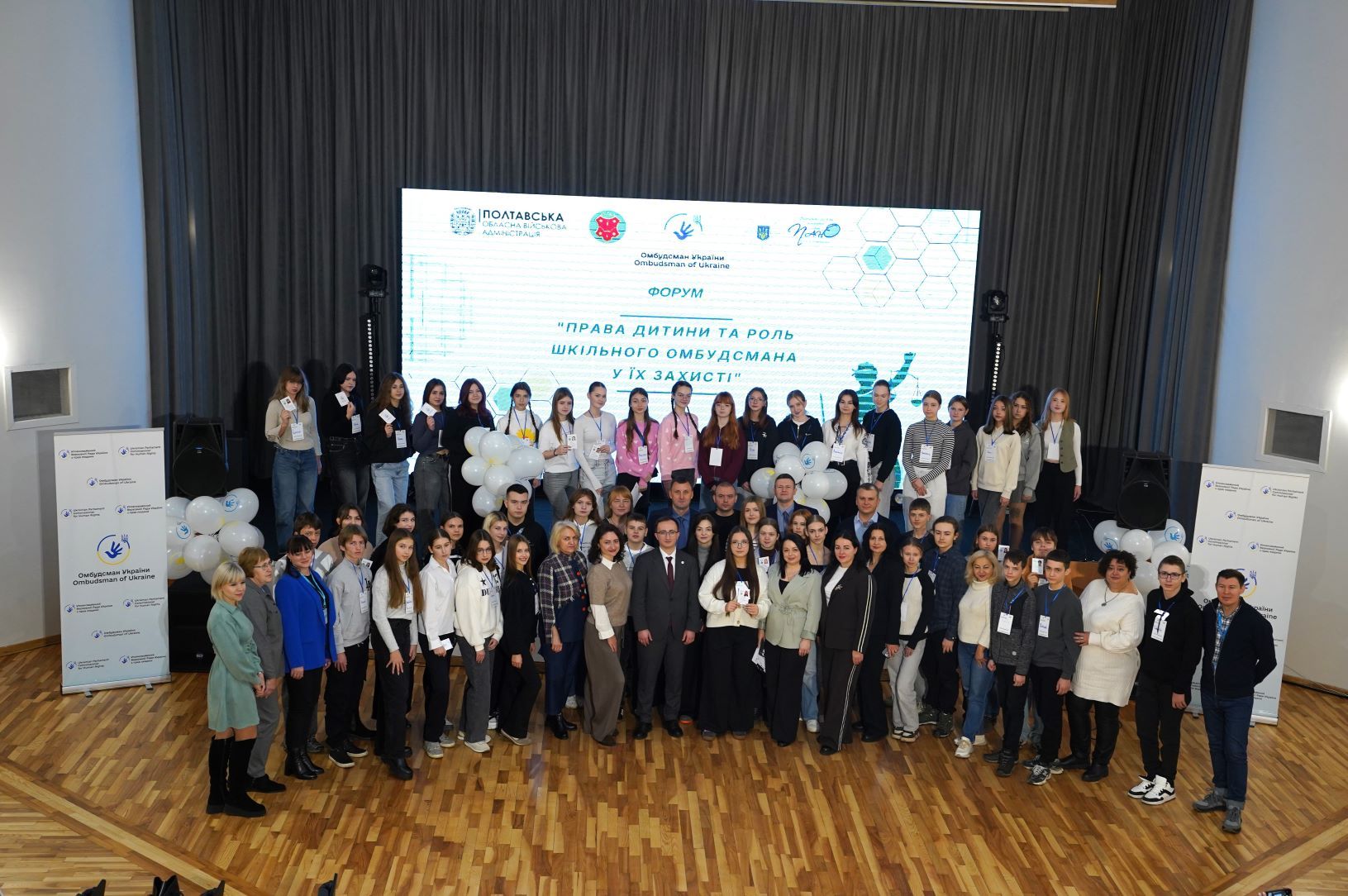 Шкільним омбудсманам Полтавської громади вручили посвідчення