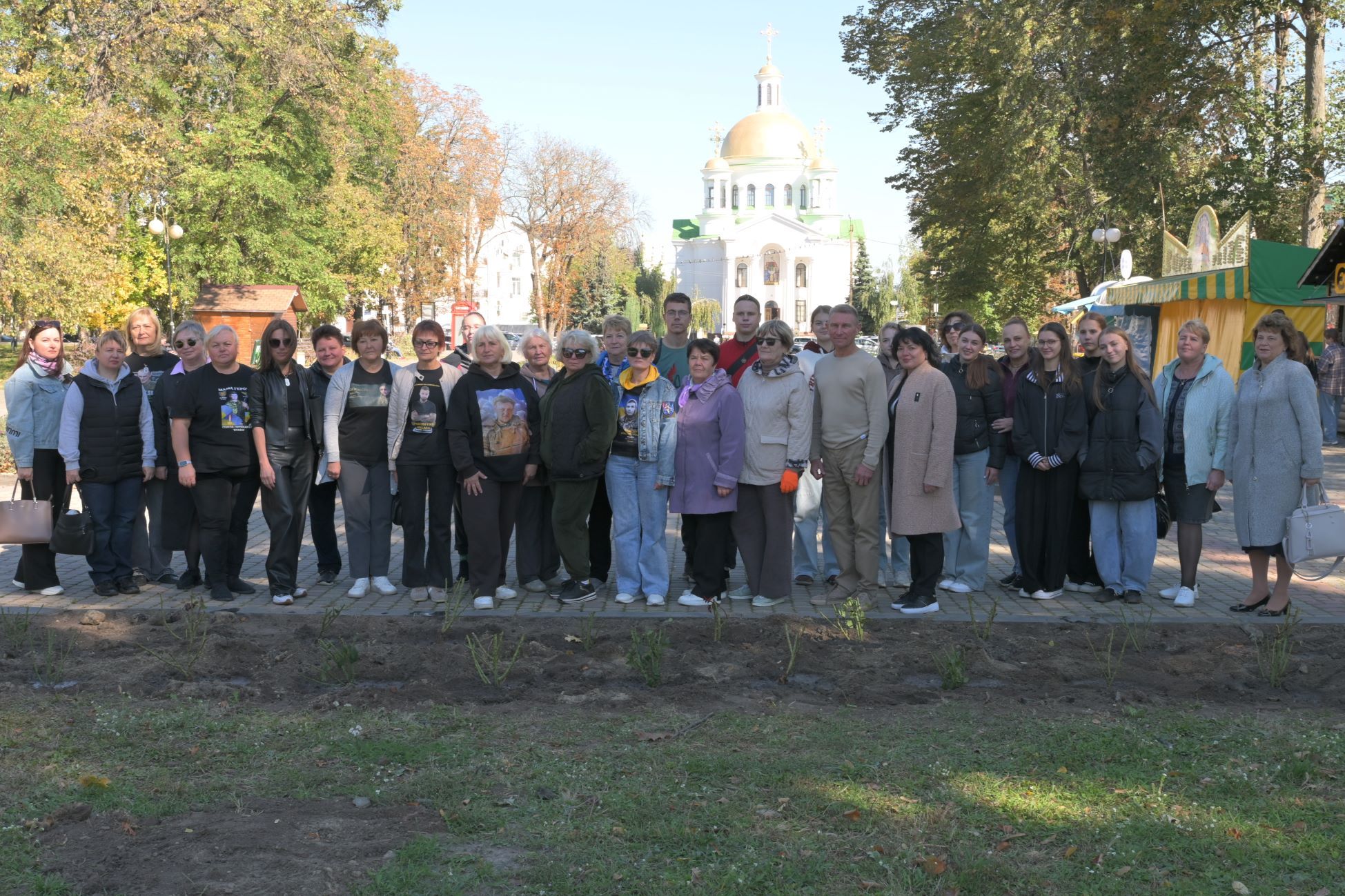У Полтаві висадили троянди на знак пам’яті про полеглих захисників і захисниць