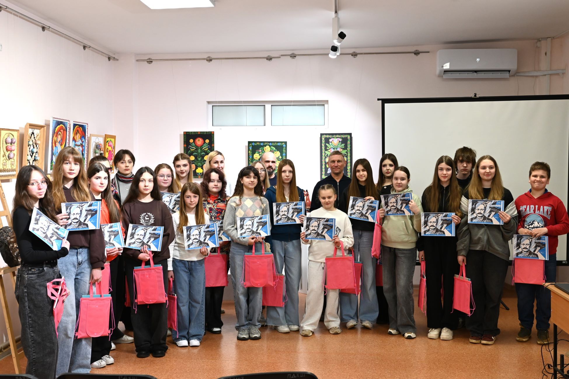 Відзначили переможців відкритого дистанційного конкурсу зі скульптури