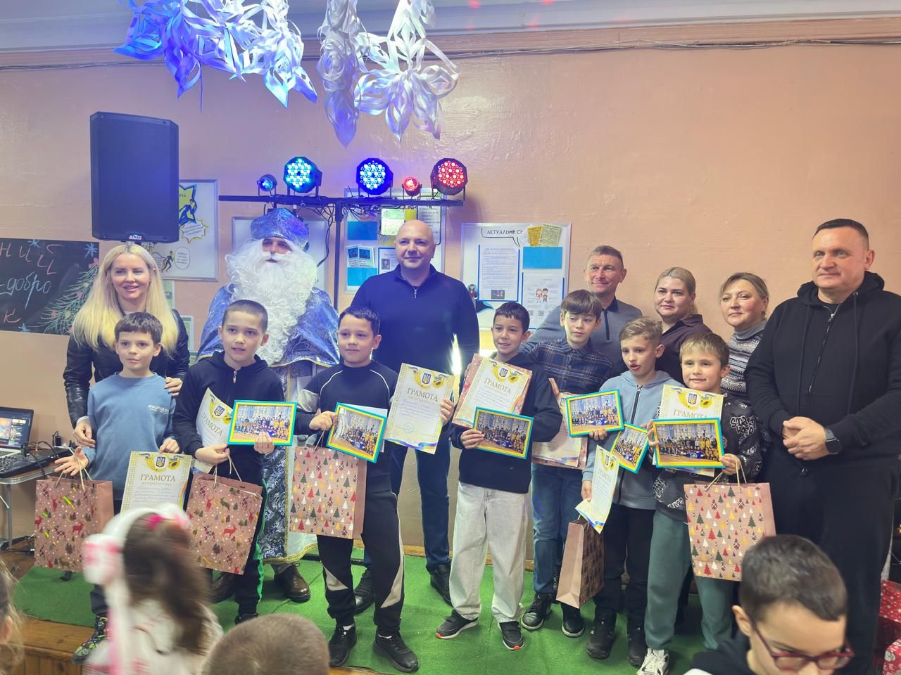 Благодійний ярмарок у Ліцеї №10: підтримка ЗСУ та Подяки юним спортсменам