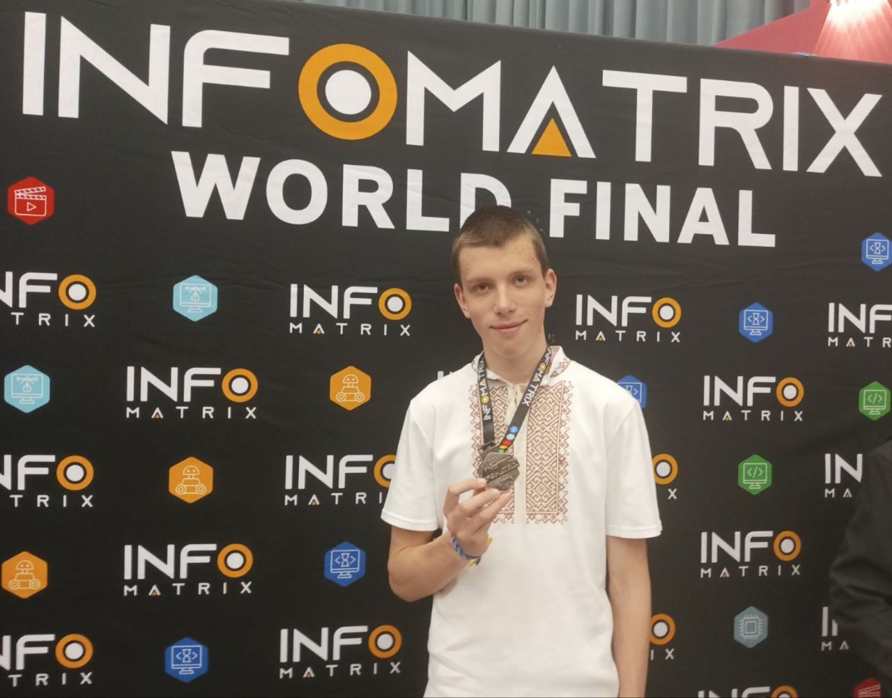 Учень Полтавського ліцею №1 здобув срібло на міжнародному конкурсі INFOMATRIX