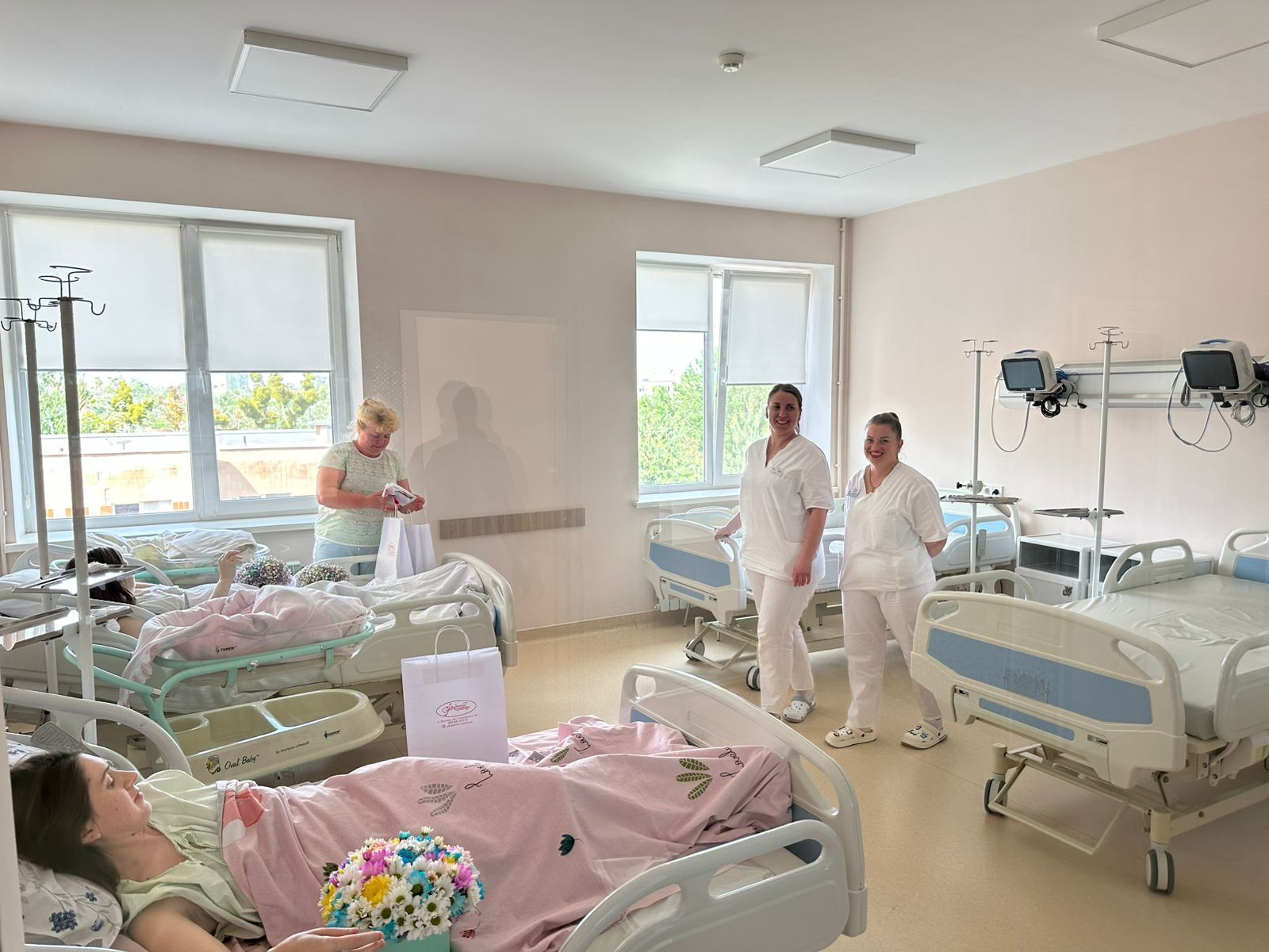 У День вишиванки у Полтаві привітали породіль та новонароджених малюків