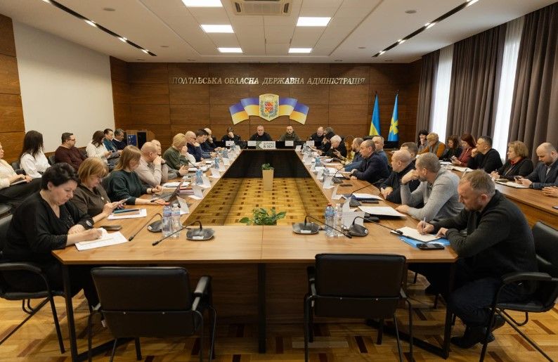 Утримання доріг та житлові програми для ВПО обговорили у Полтавській ОВА