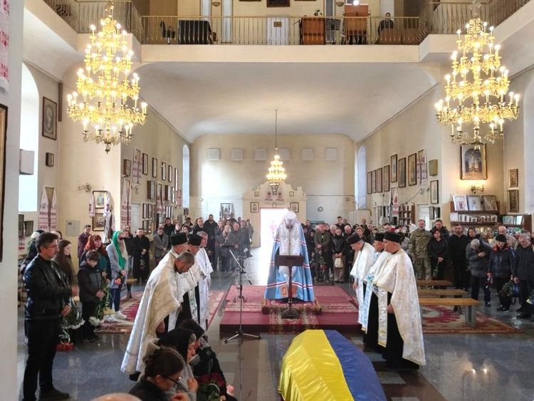 Полтавська громада попрощалась із загиблим захисником України