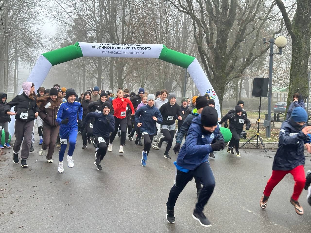 У парку «Перемога» провели Зимовий благодійний фестиваль з бігу та скандинавської ходи